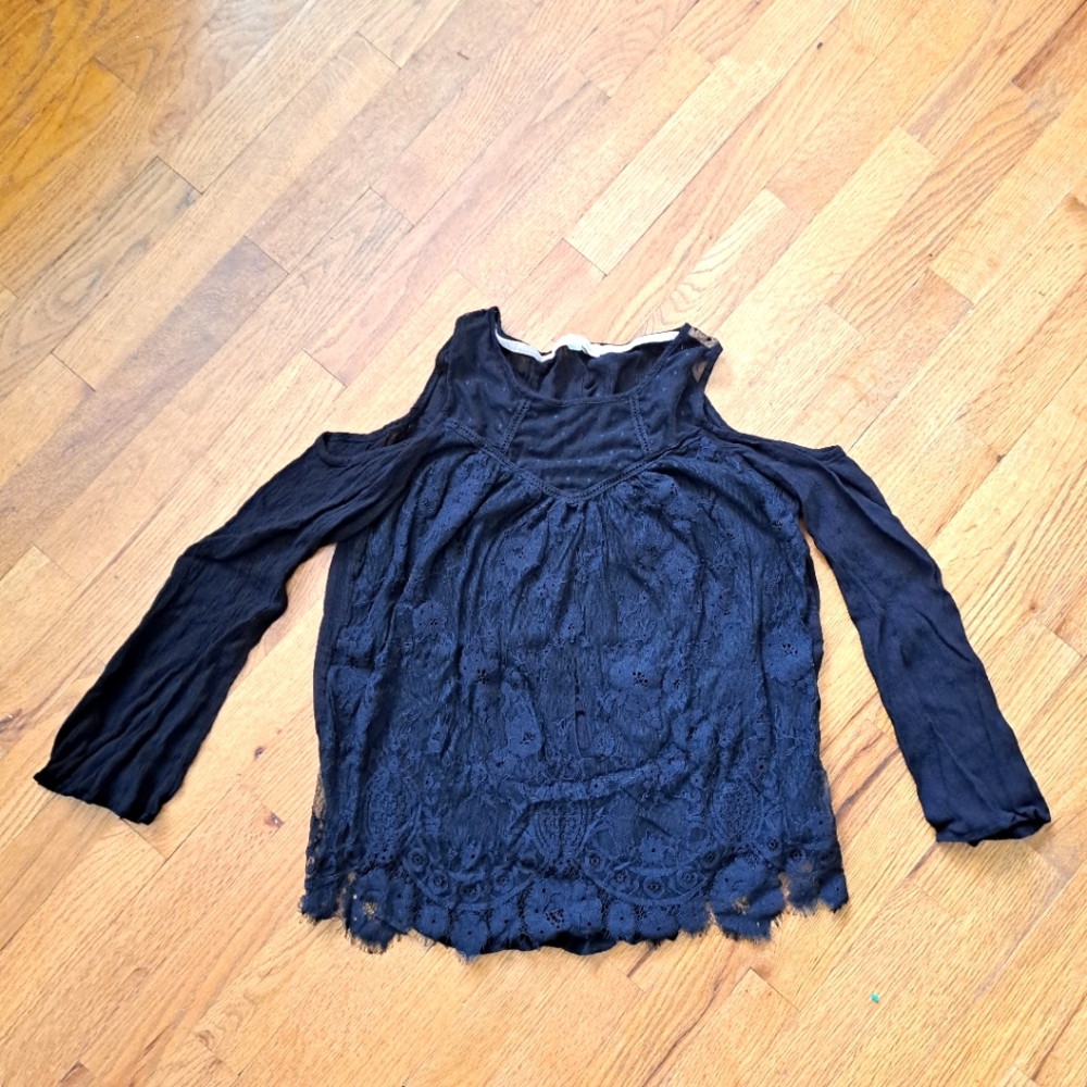 Rewind Black Lace Cold Shoulder Top Sz M